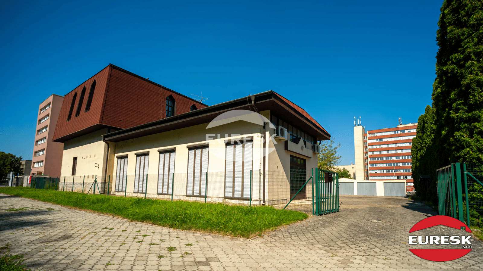 EXKLUZÍVNE NA PREDAJ – VÝNIMOČNÁ MULTIFUNKČNÁ BUDOVA V HUMENNOM.