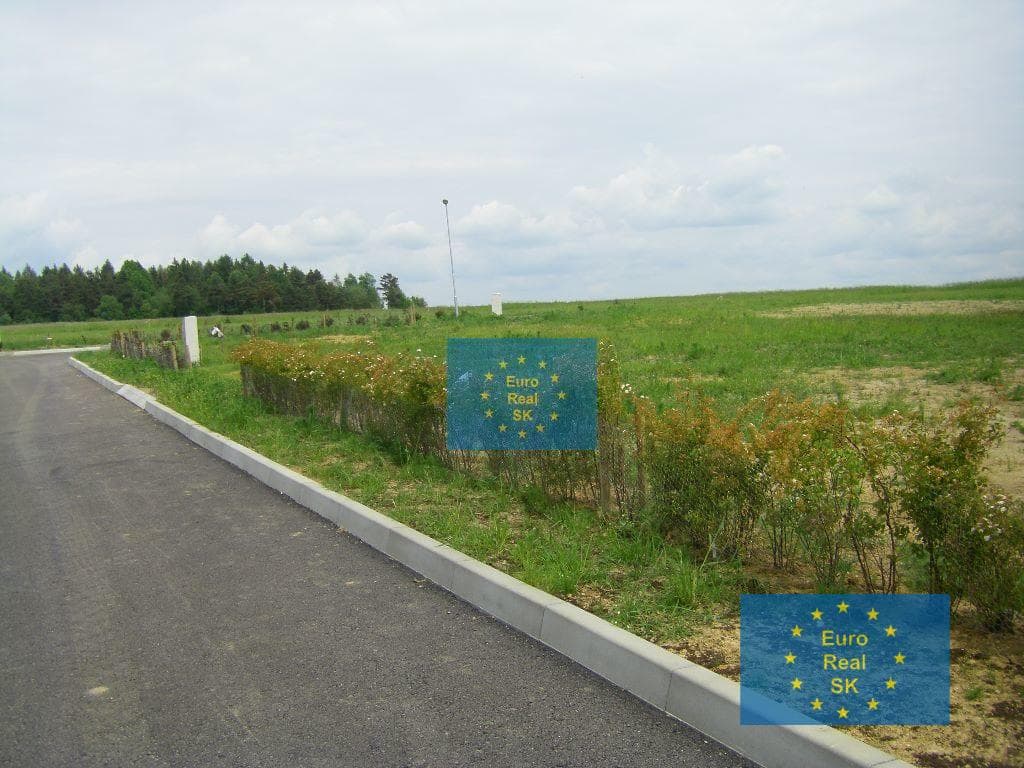 Predáme vo Veľkej Lomnici ( golfový areál ) stavebné pozemky o výmerách od 818 do 1024 m2, všetky inž. siete – fotka 2