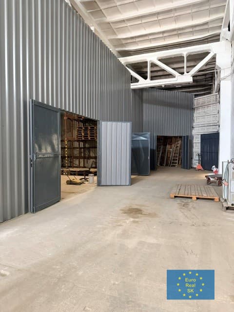 Prenajmeme v Košiciach ( Nad Jazerom ) skladové priestory od 150 m2, rampa, parkovanie – fotka 2