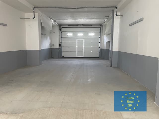 Košice prenájom výrobno-skladových priestorov, 2x700 m2, 1.400 m2, 3.400 m2, žeriav 5 t (8t) , kancelárske priestory, parkovanie