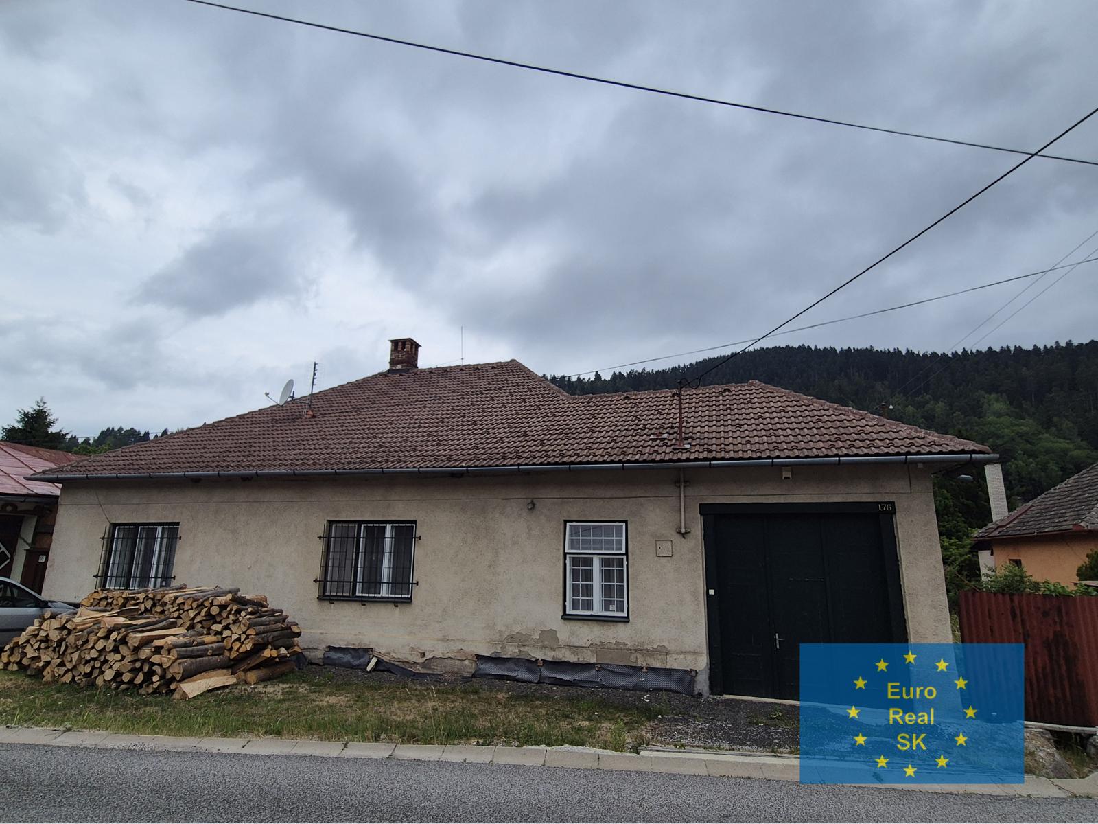 Predaj rodinného domu v obci Smolník, pozemok 5.929 m2, garáž, vhodný na trvalé bývanie, rekreačné účely, cena dohodou.