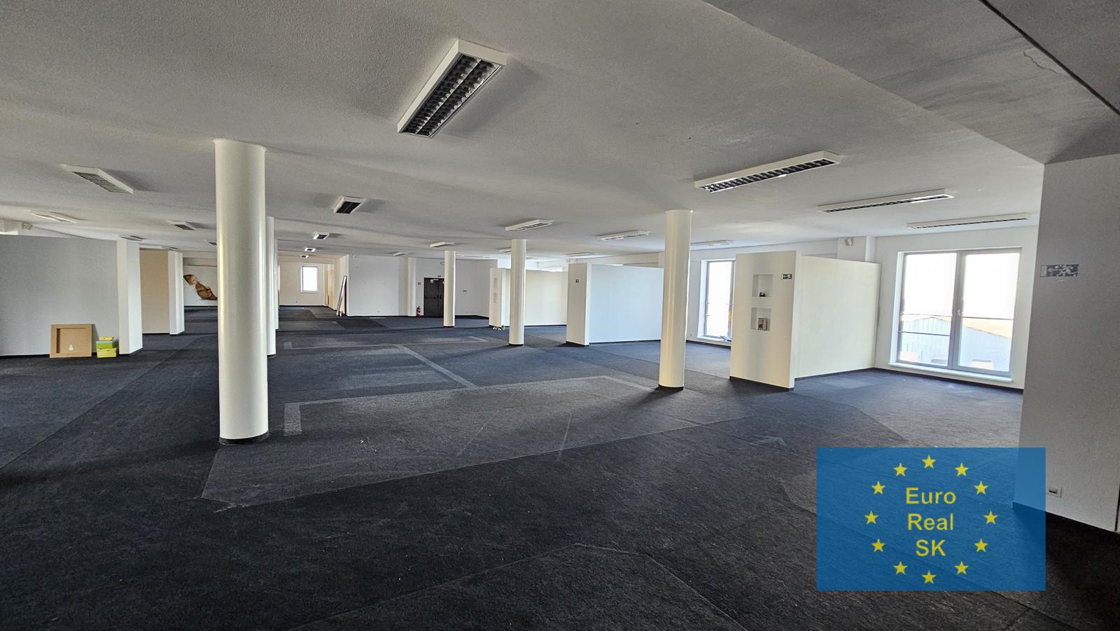 Bratislava Rača prenájom skladových priestorov 2.300 m2, kancelárie, parkovanie.