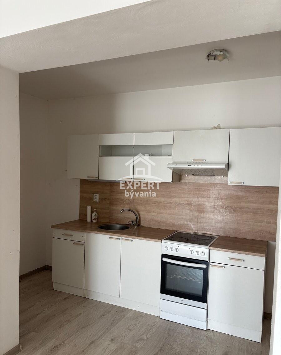 🏡 NA PREDAJ 2-IZBOVÝ BYT – BÁNOVCE NAD BEBRAVOU
