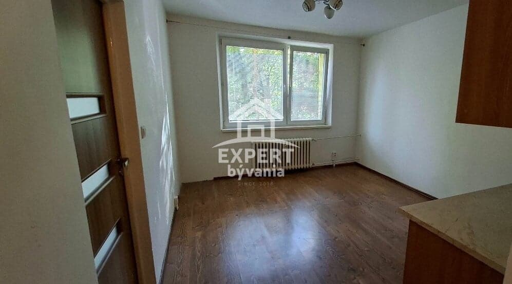 PRIPRAVUJEME NA PREDAJ I PREŠOV – SÍDLISKO III - 1-IZBOVÝ BYT | 36 m² + PIVNICA – fotka 2