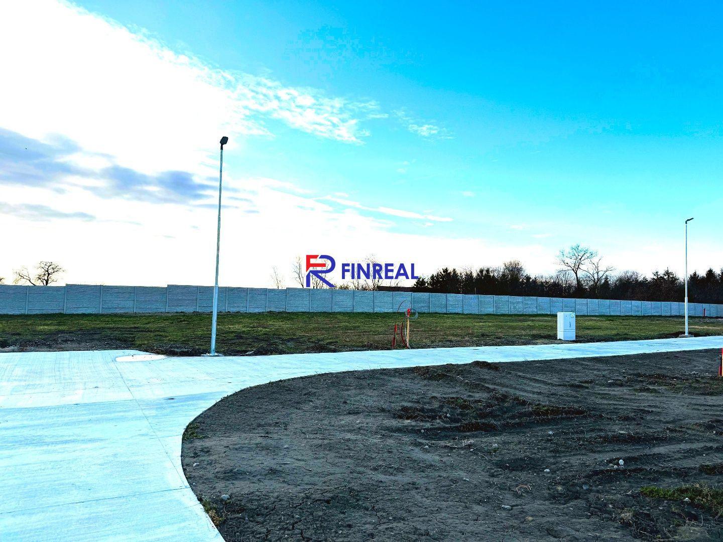 NA PREDAJ - stavebný pozemok B1 - 736m2 v Zemianskej Olči ! – fotka 2