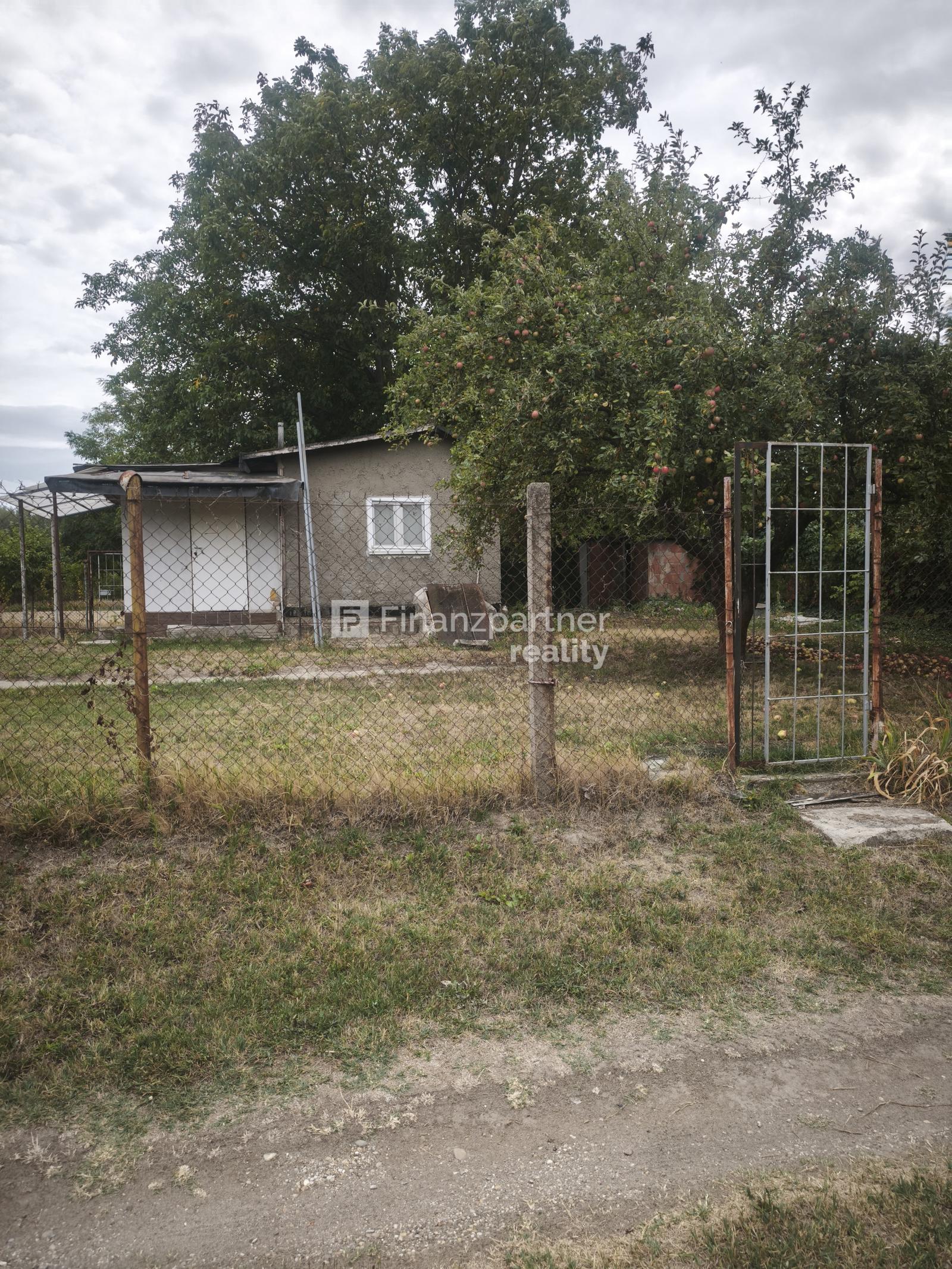 F004-014-CSUD Chata a záhrada v Štúrove