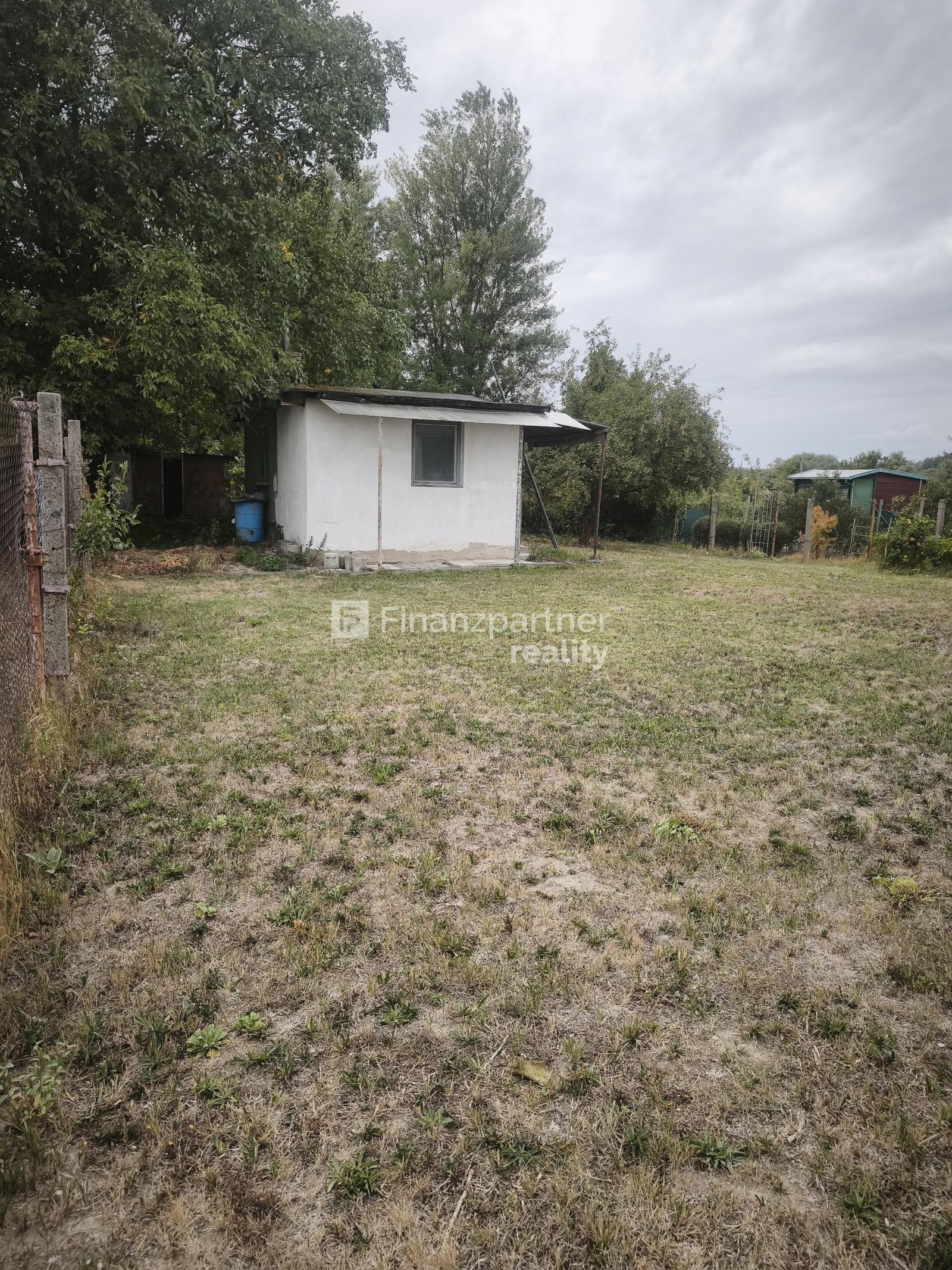 F004-014-CSUD Chata a záhrada v Štúrove – fotka 2