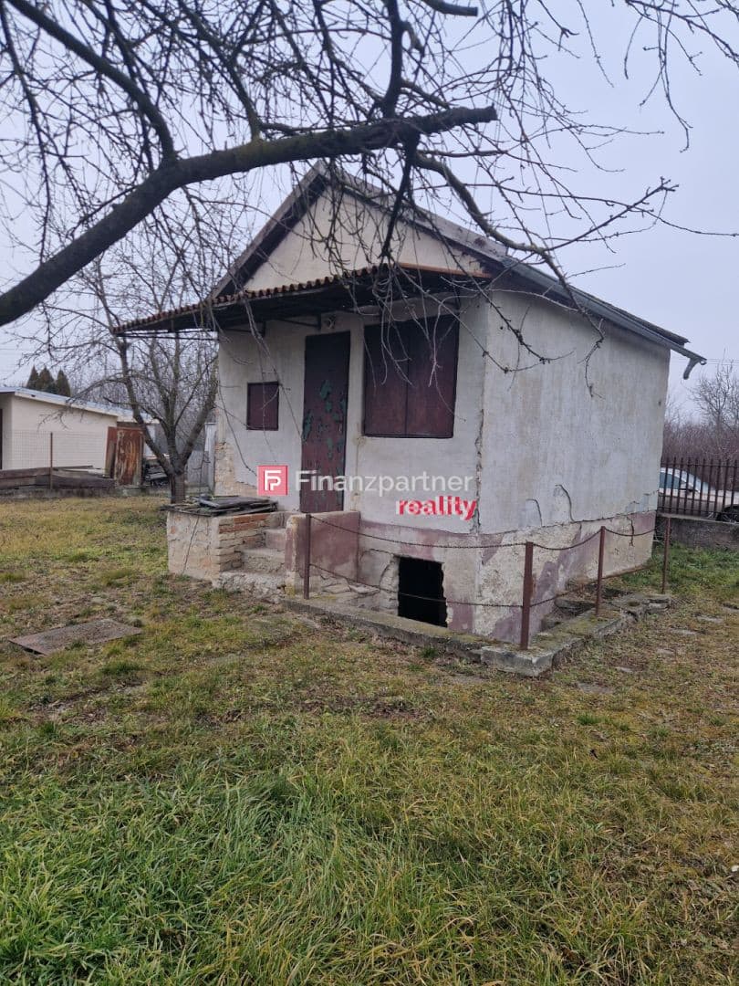(F144-14-REMAa) Záhrada v meste Komárno – fotka 2
