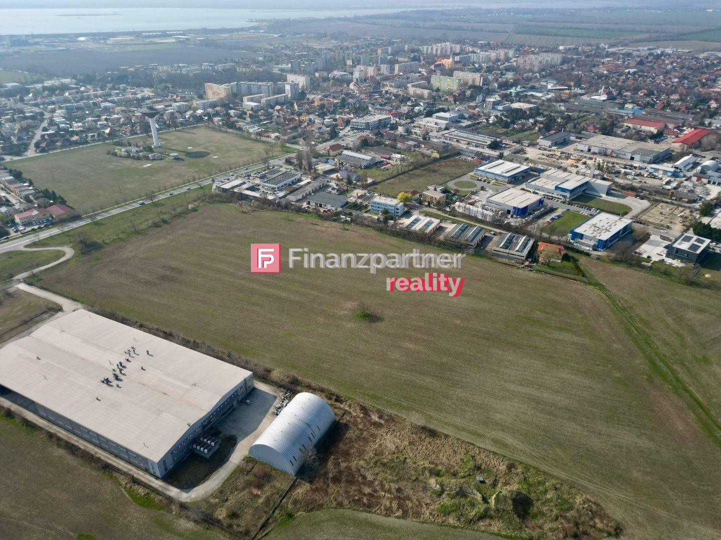 Exkluzívne na predaj priemyselný pozemok o rozlohe 10265 m2 – fotka 2