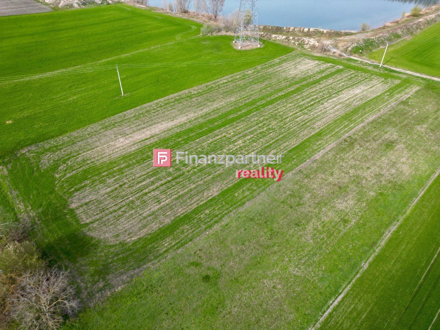 Na predaj orná pôda o rozlohe 22828 m² v obci Okoč