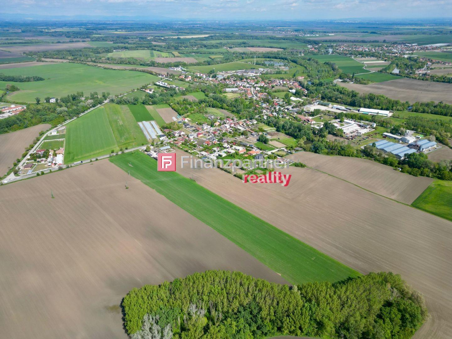 Na predaj investičný pozemok 20.000 m2 Dunajský Klátov