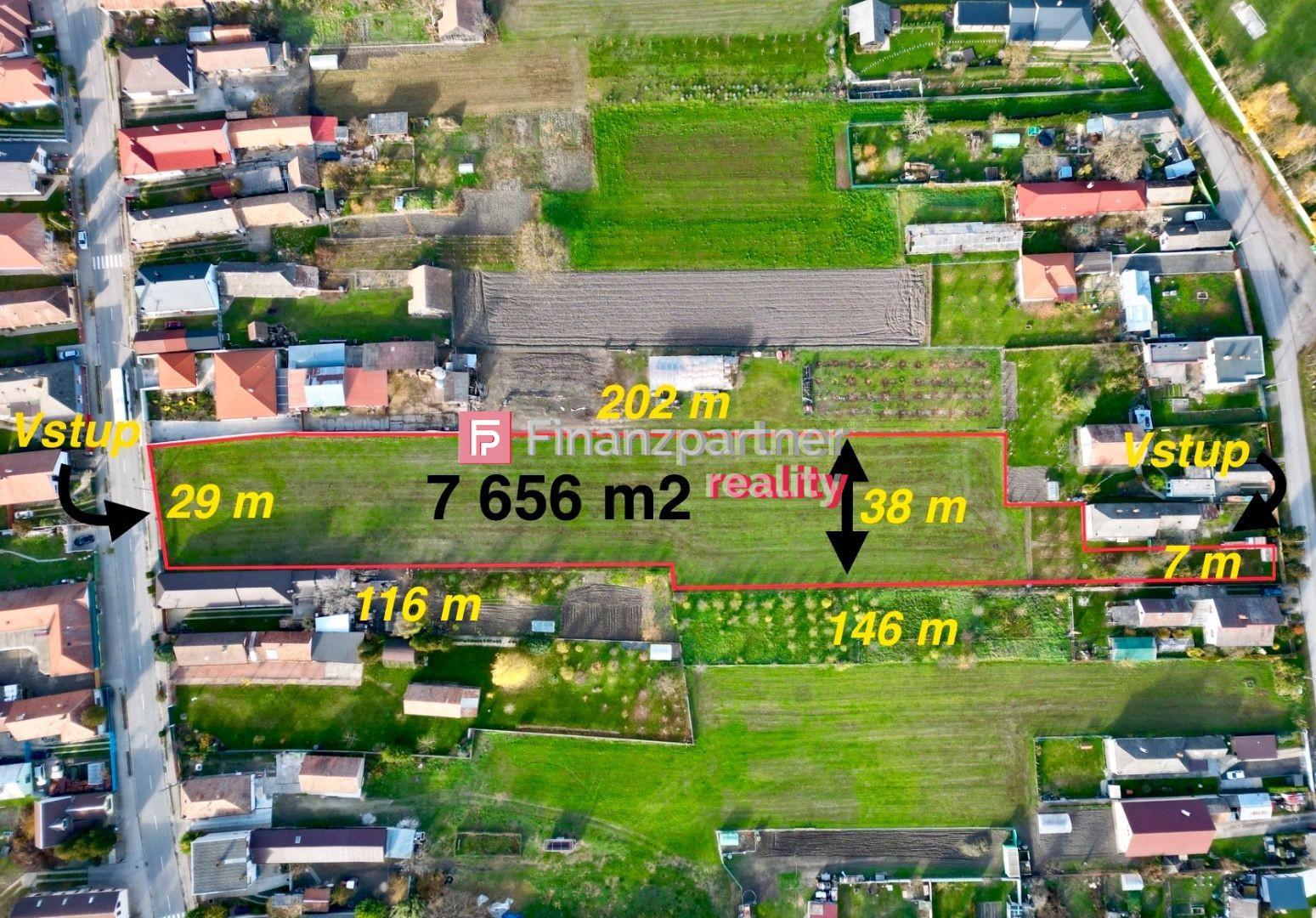 Ponúkame na predaj stavebný pozemok 7656 m² v centre obce – fotka 2
