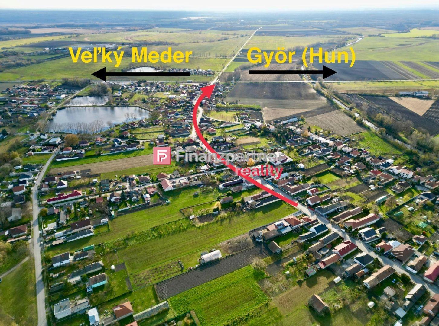 Ponúkame na predaj stavebný pozemok 7656 m² v centre obce