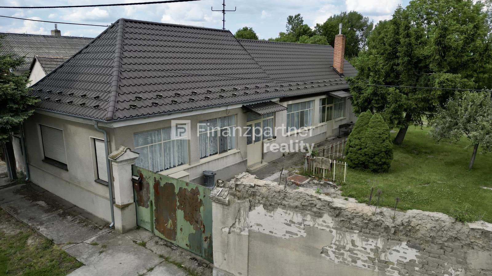 Starší rodinný dom s jedinečnou záhradou pri vode – fotka 2