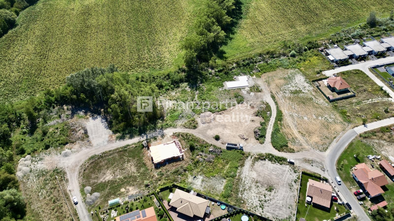 Stavebný pozemok 875 m² v pokojnej lokalite Dunajského Klátova – 75 €/m² – fotka 2