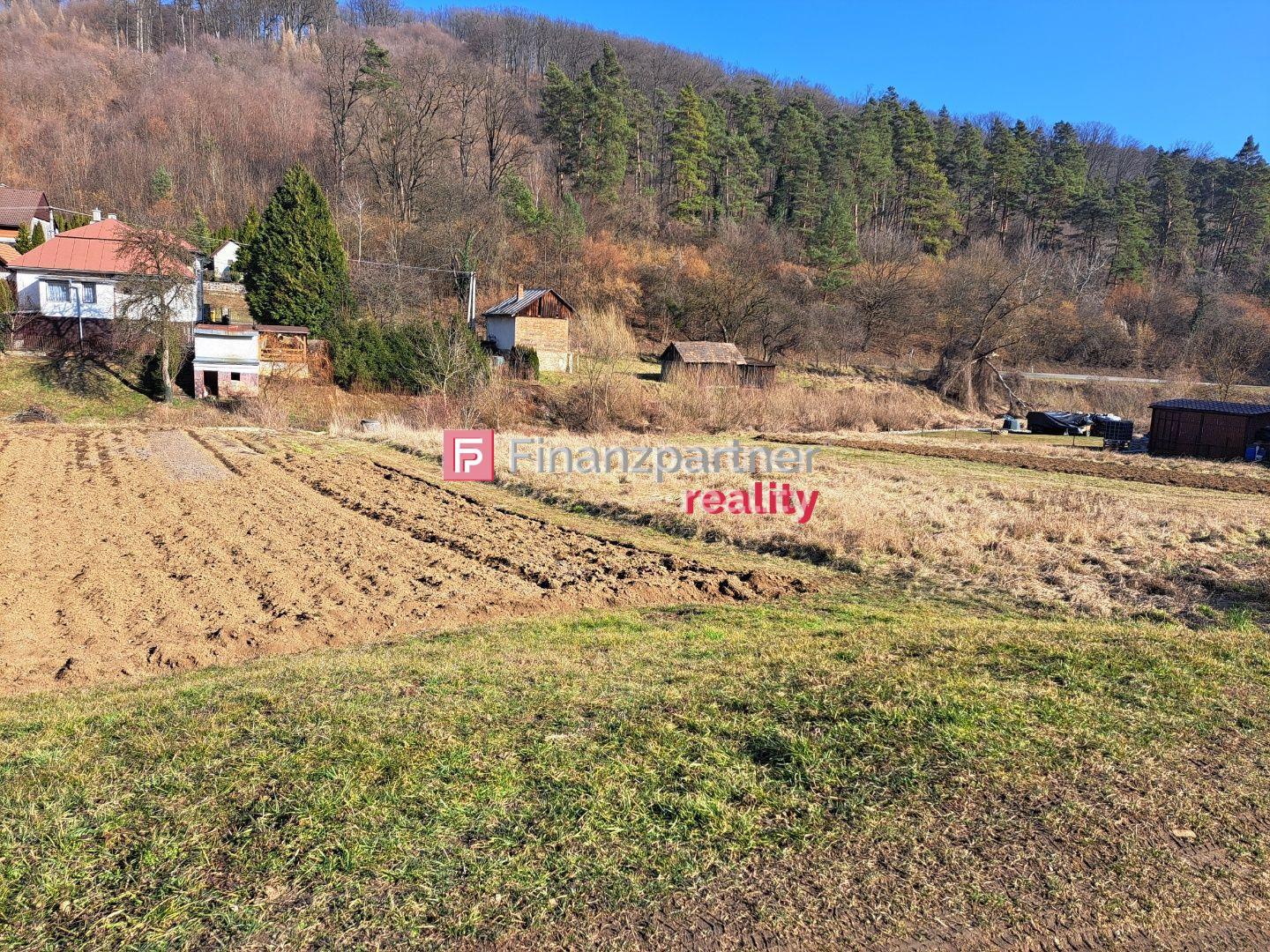 Na predaj šikovný pozemok v Brestove – fotka 2