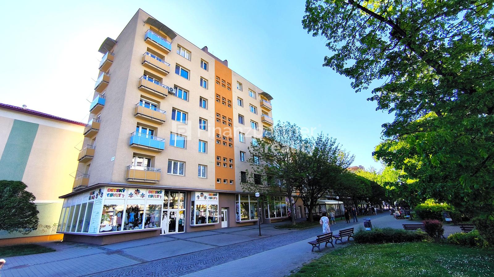 PRENÁJOM 3i BYTU v CENTRE, výťah+balkón