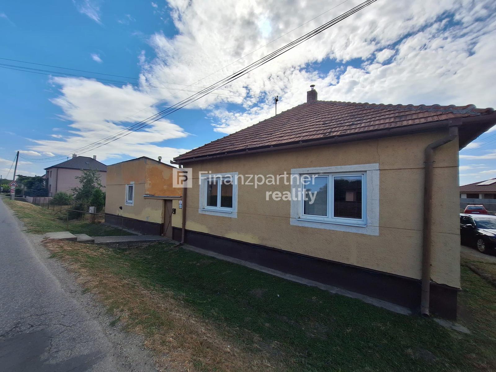 Rodiný dom s pozemkom 436 m², Šurany, Nové Zámky