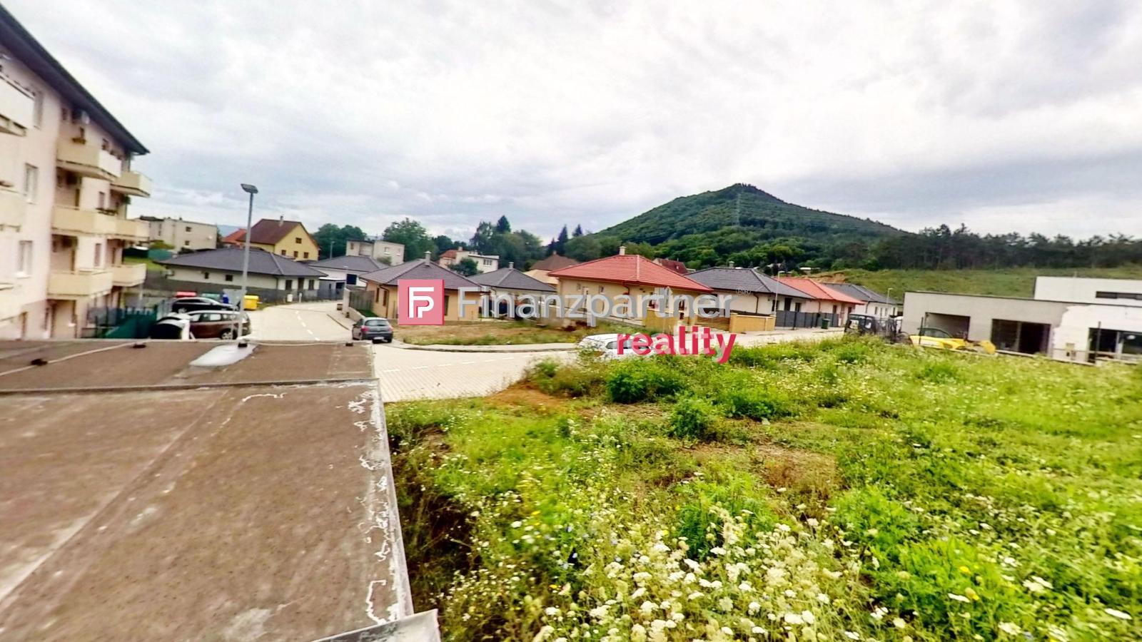Stavebný pozemok pre rodinný dom , Partizánske, 890m2 – fotka 2