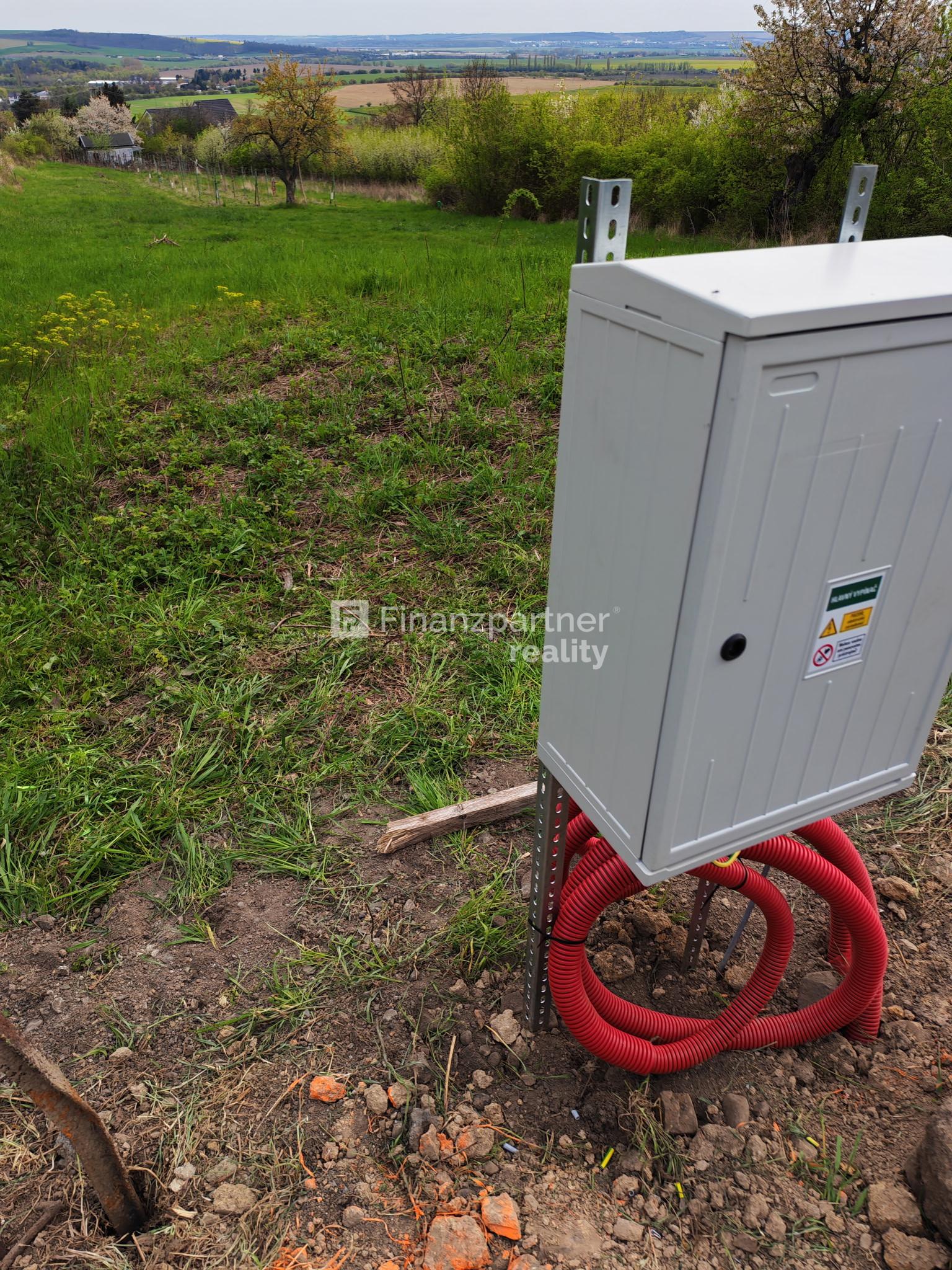 Pozemok s elektrickou pripojkou, Nitrianske Hrnčiarovce – fotka 2