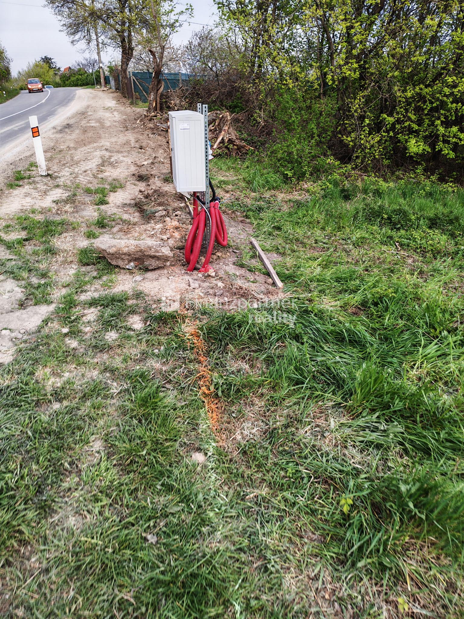 Pozemok s elektrickou pripojkou, Nitrianske Hrnčiarovce