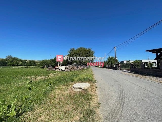 Vynikajúci veľký stav. pozemok-Svinia. IS áno (F632-14-ANM)