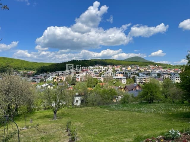 Zelený oddych -záhradka s chatkou na Šidlovci  (F761-14-ANM) – fotka 2