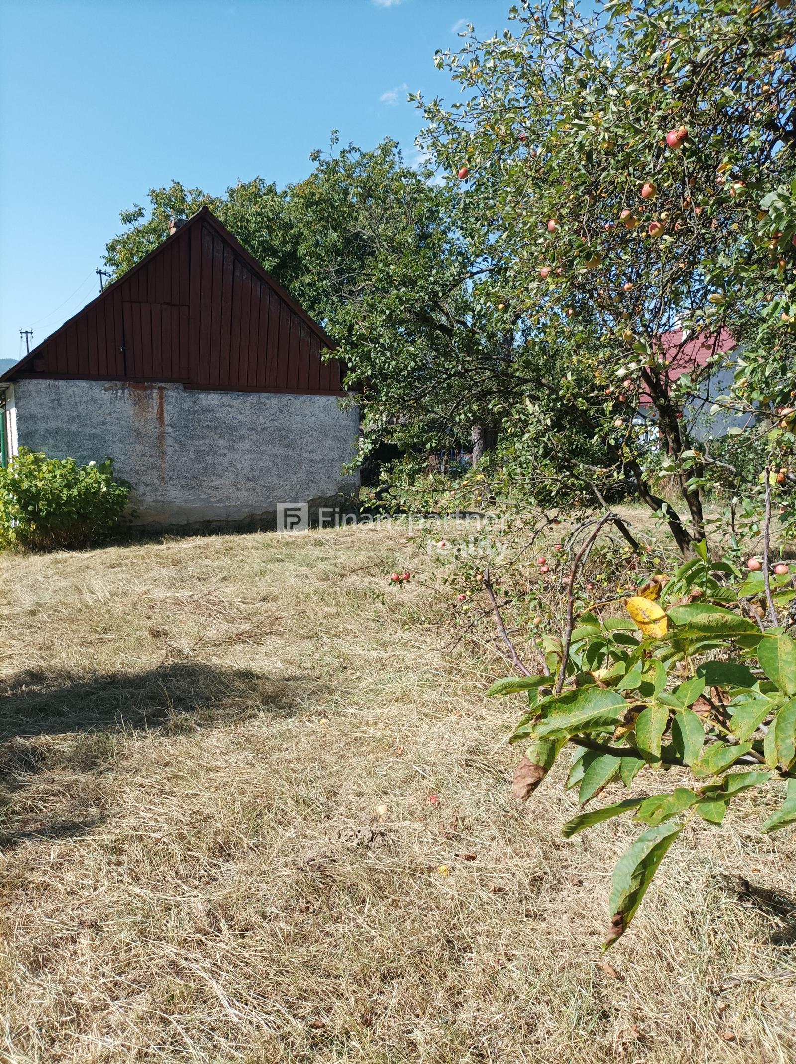 Slnečný pozemok s domom v Krivanoch.  /F251-123-ALPO/ – fotka 2