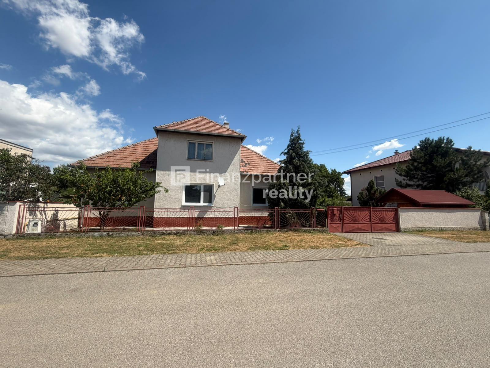 EXKLUZÍVNE: Rodinný dom s veľkým pozemkom (1 590 m²), Hronské Kľačany – fotka 2