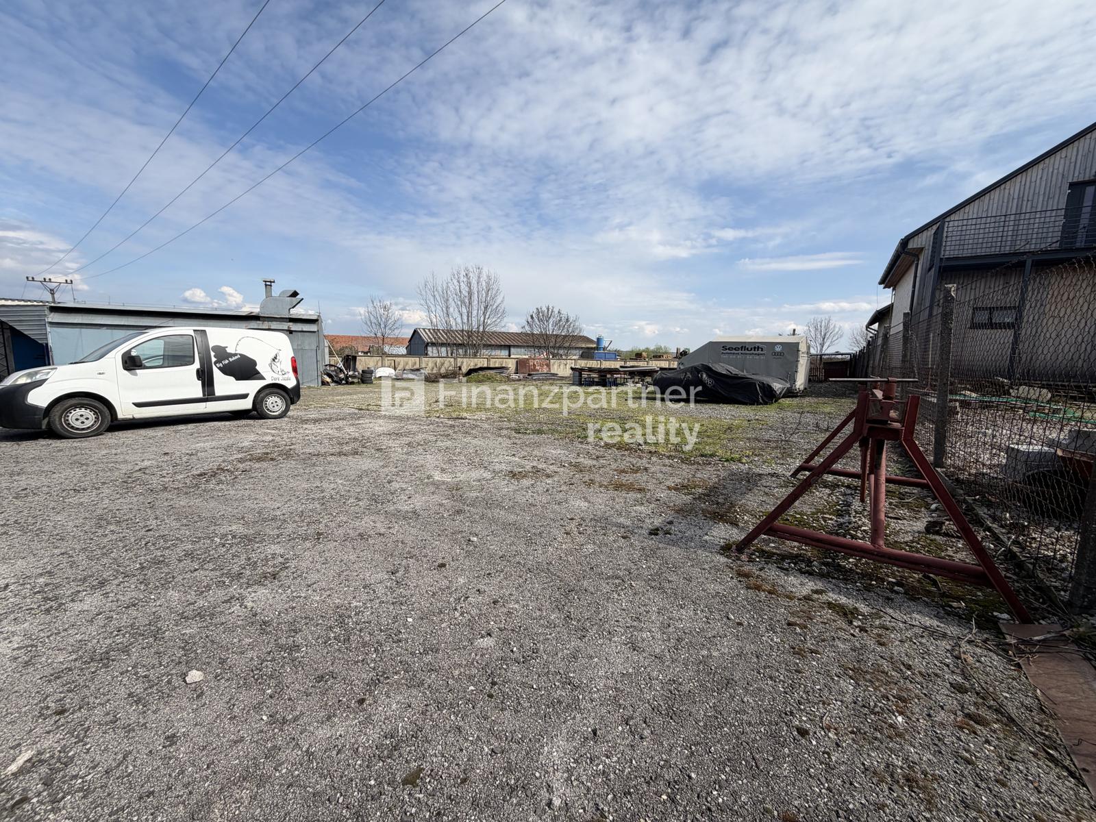 Lukratívny stavebný pozemok v priemyselnej zóne (1457 m²) – fotka 2