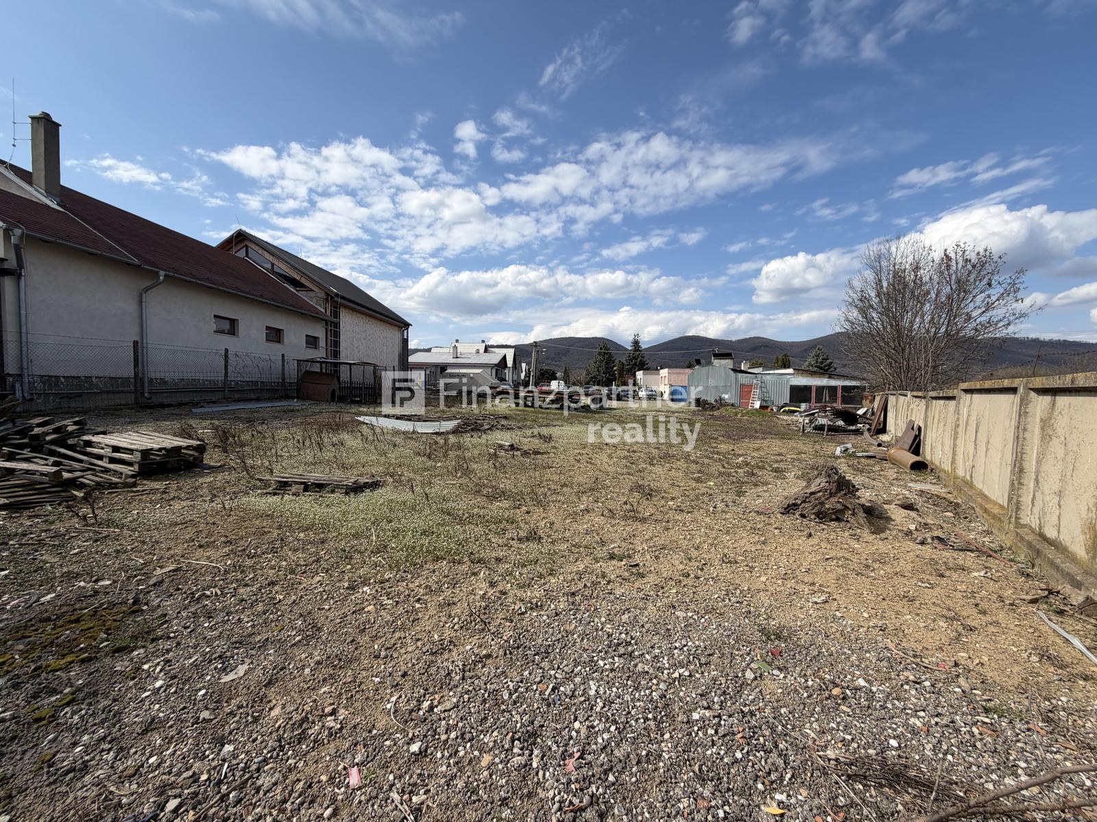 Lukratívny stavebný pozemok v priemyselnej zóne (1457 m²)