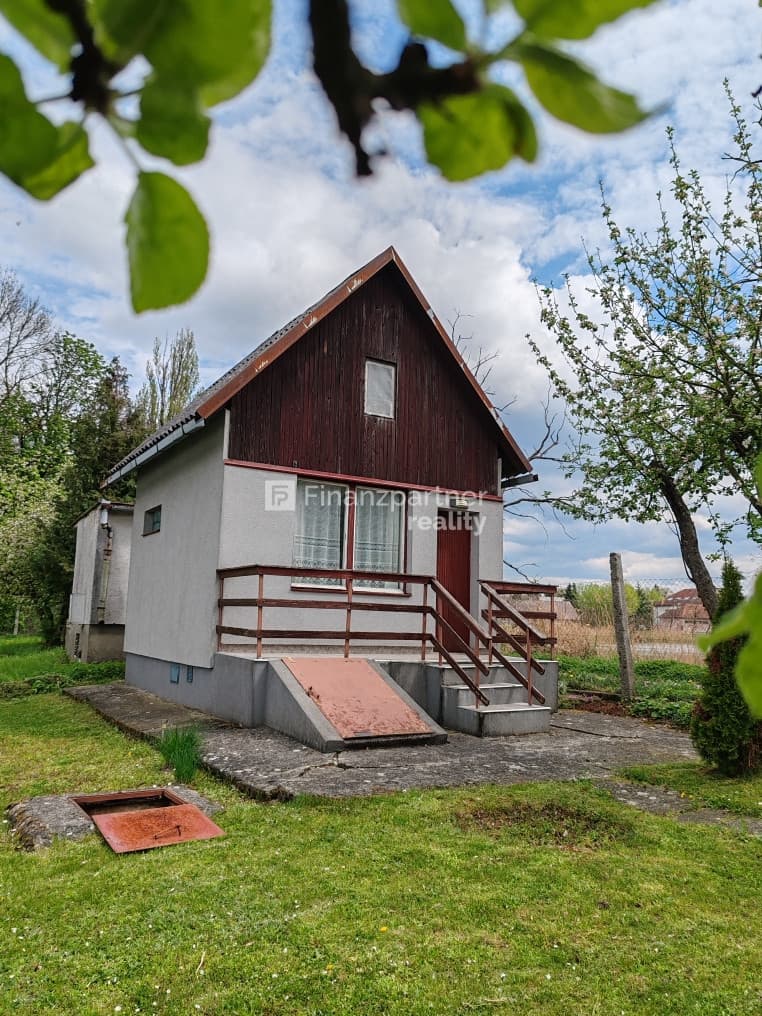 Na predaj útulná záhradná chatka pri jazere v Šaštíne
