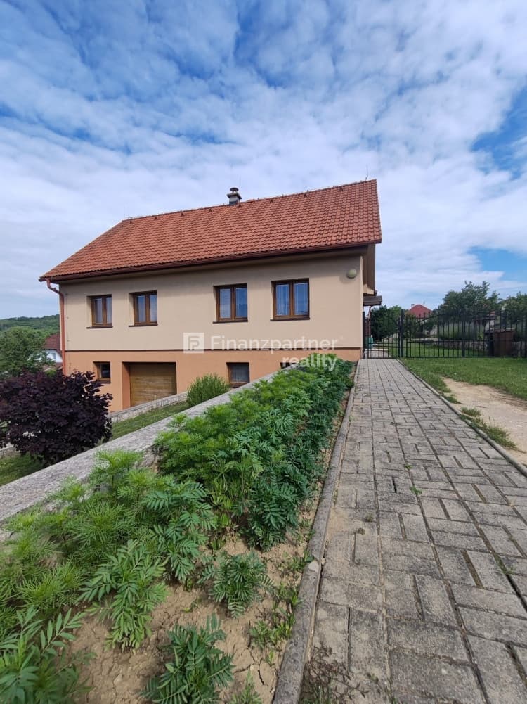 Na predaj krásny rodinný dom Brezová pod Bradlom – fotka 2