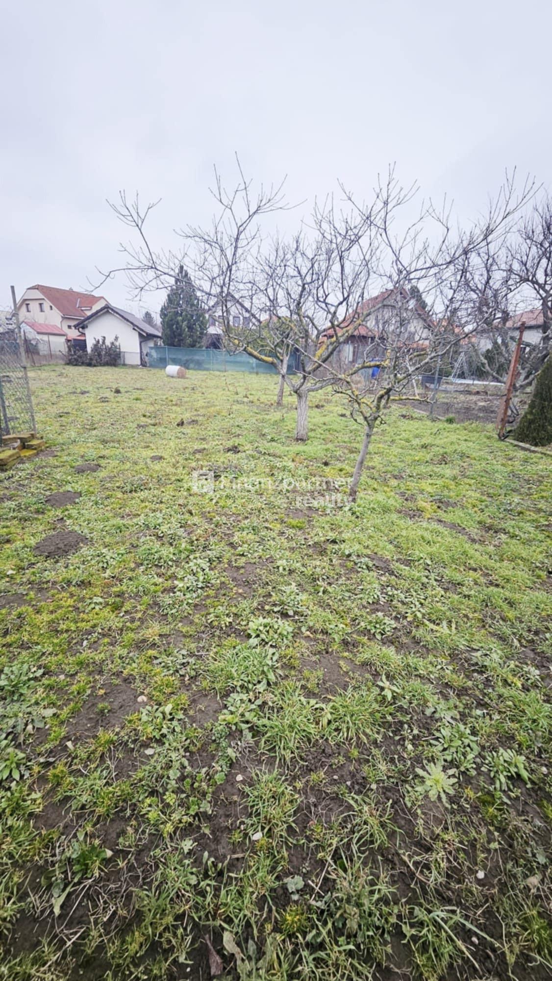 NA PREDAJ - STAVEBNÝ POZEMOK 600M2 V NOVEJ DEDINKE – fotka 2