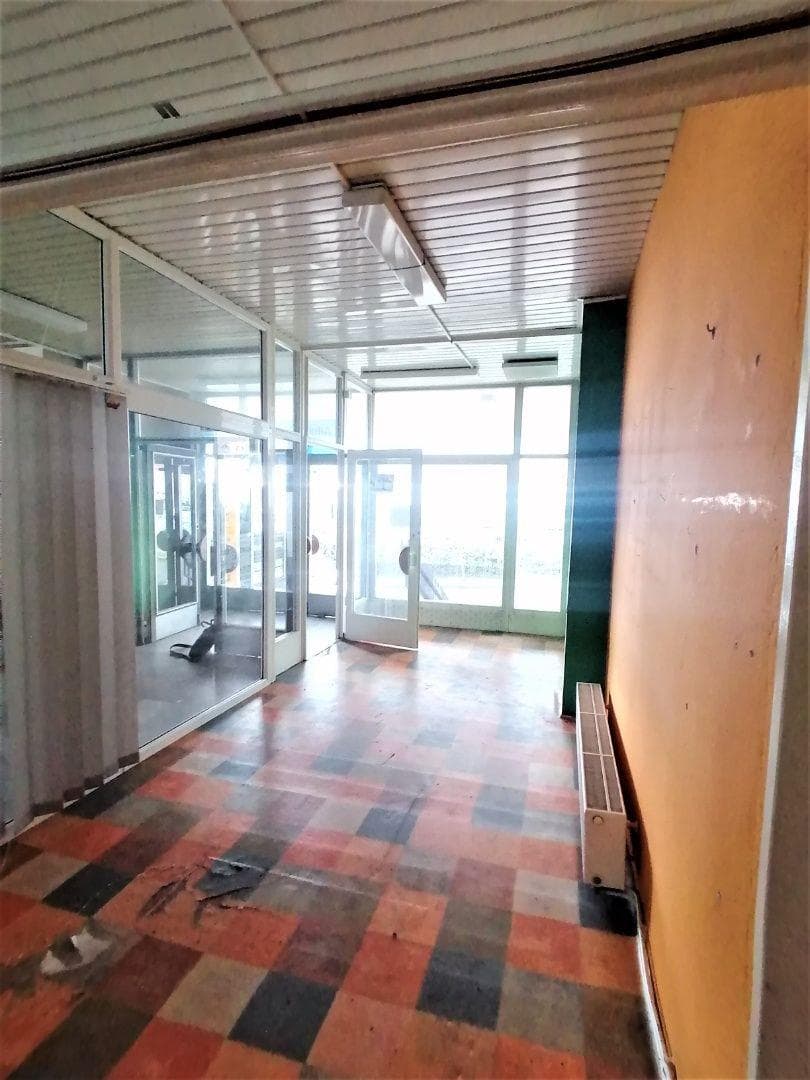 Prenájom kancel./ obchodných priestorov centre mesta BnB (Oproti TESCO) – fotka 2