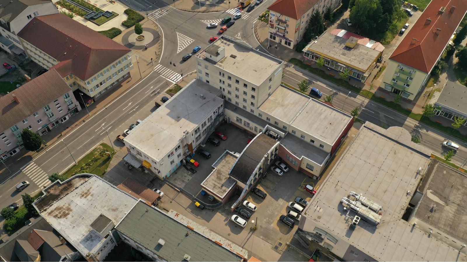 Skladové priestory v centre mesta Senica – fotka 2