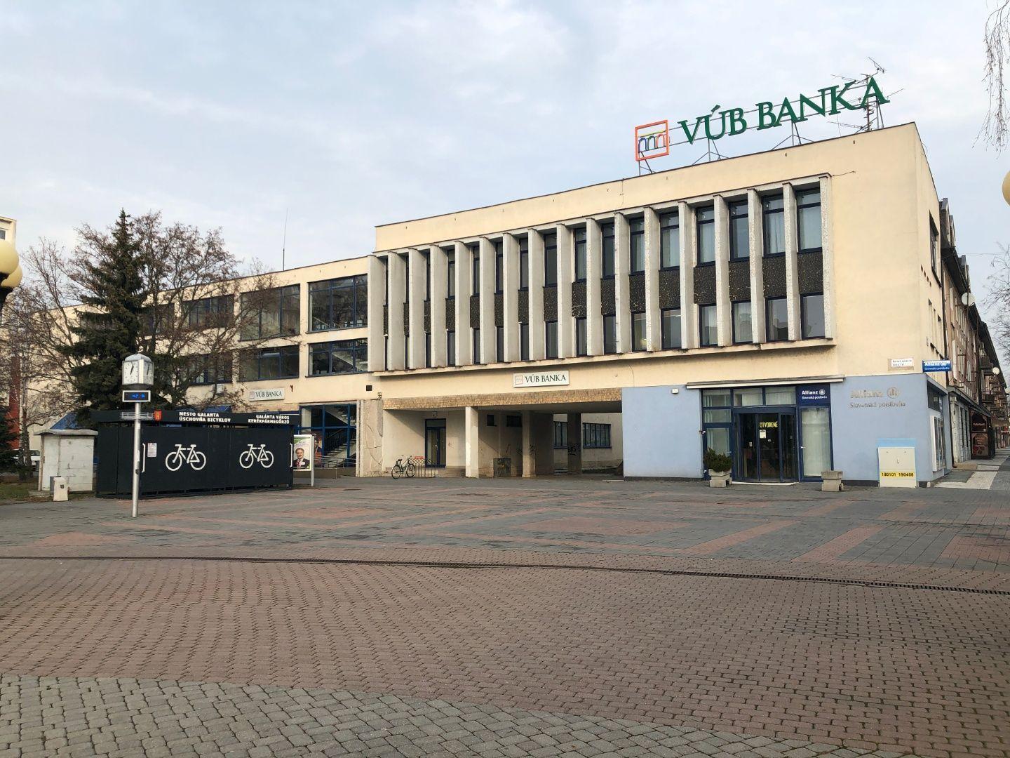 Kancelárie v priamom centre mesta Galanta, od 14m2 až po celkových 470m2 – fotka 2