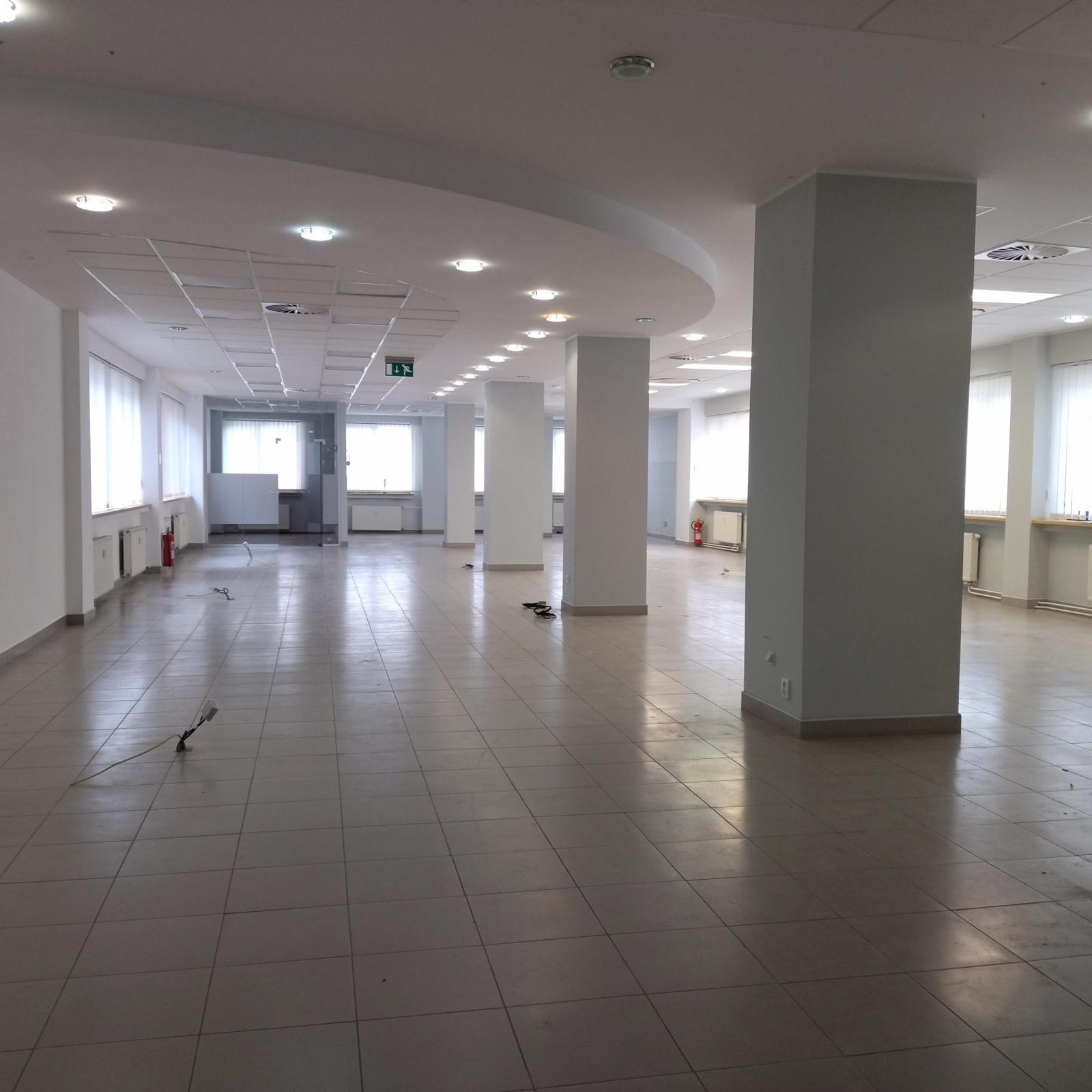 Obchodný priestor v priamom centre mesta Galanta 260m2 – fotka 2