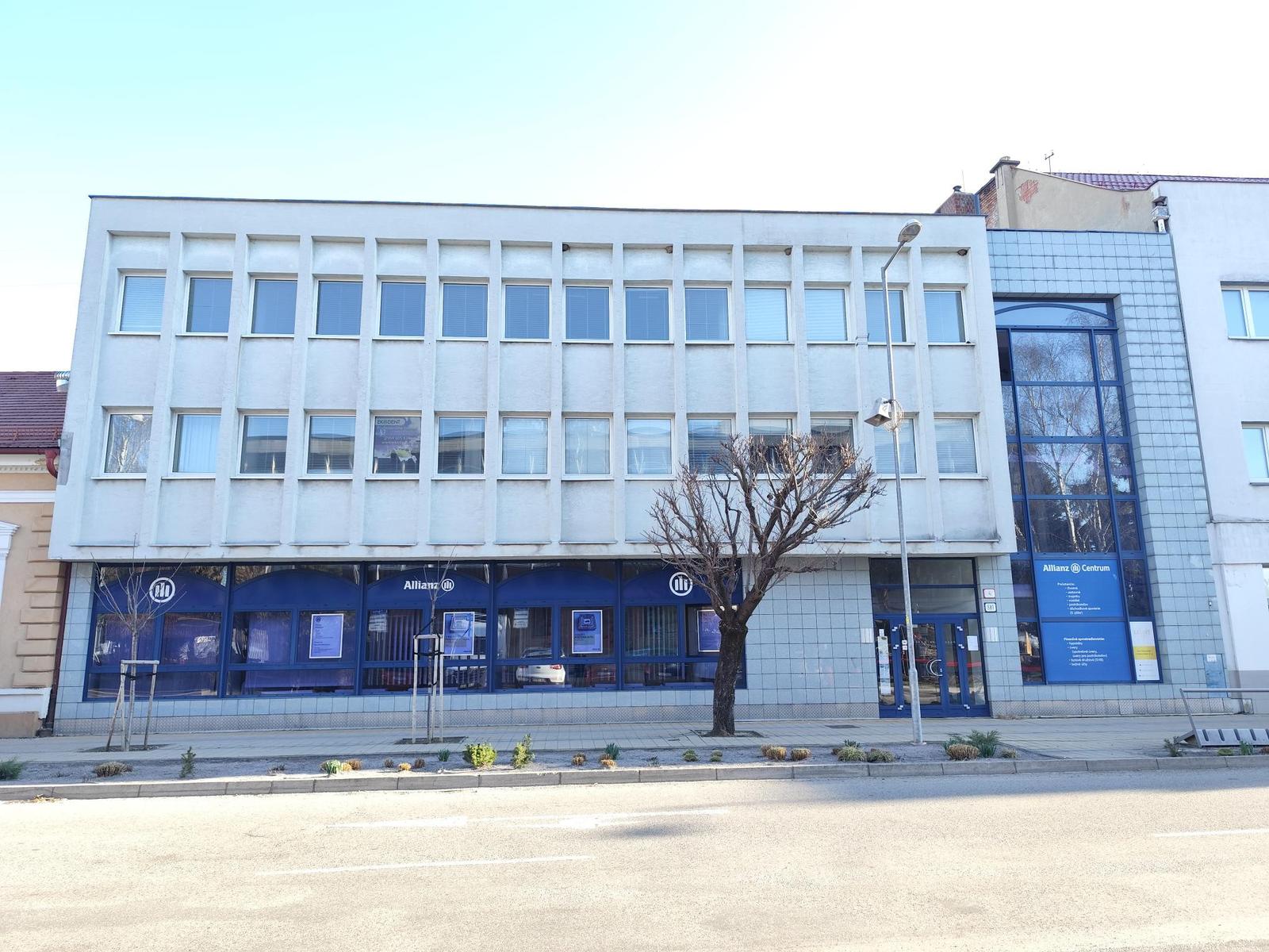 Kancelárie v centre mesta Topoľčany 13m2, 20m2, 27m2 ! (budova Allianz)
