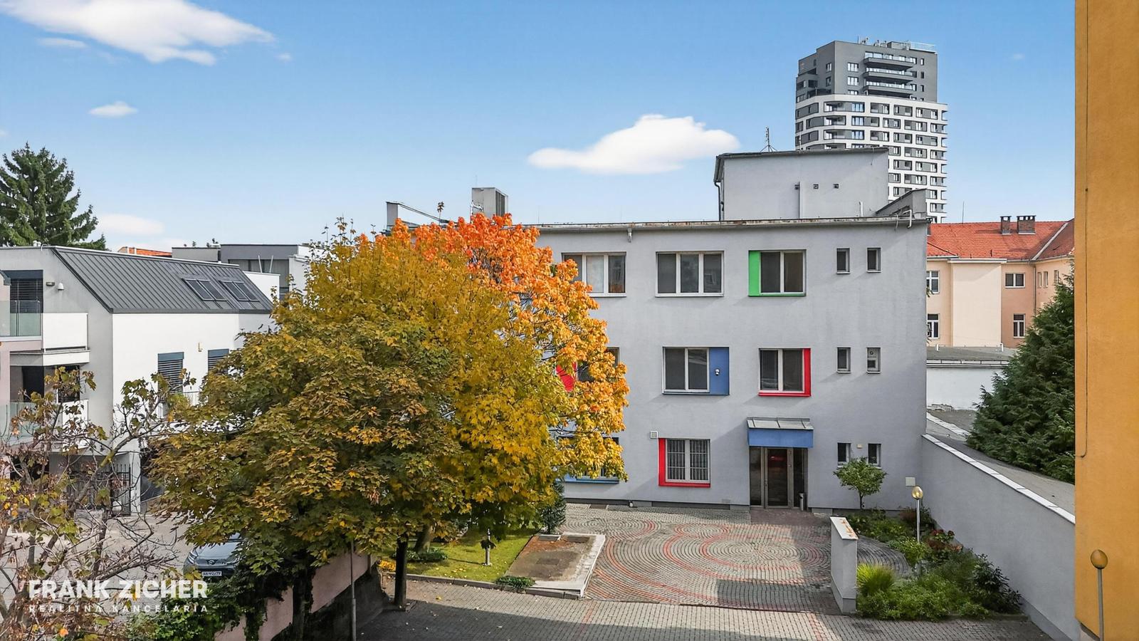 FRANK ZICHER - Predávame komerčný objekt – administratívna budova s parkovaním pre 25 áut a investičným potenciálom, Jelenia ulica