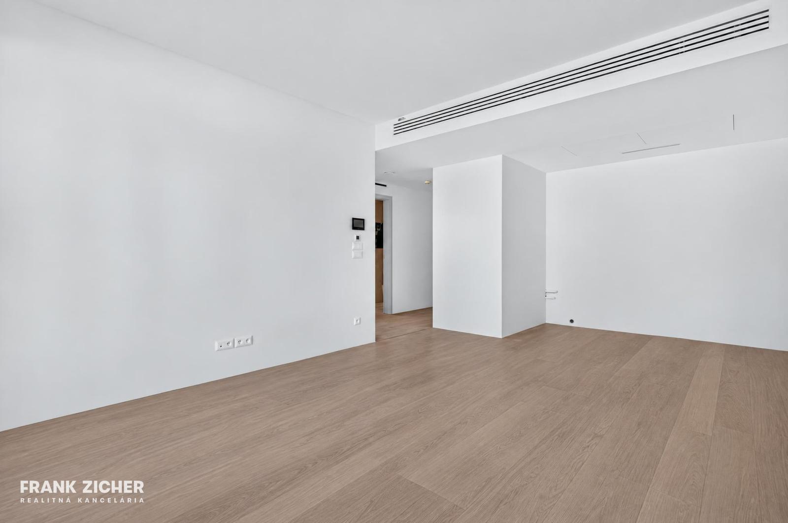 FRANK ZICHER - Predávame skolaudovaný 2-izbový apartmán v projekte DOWNTOWN YARDS – fotka 2