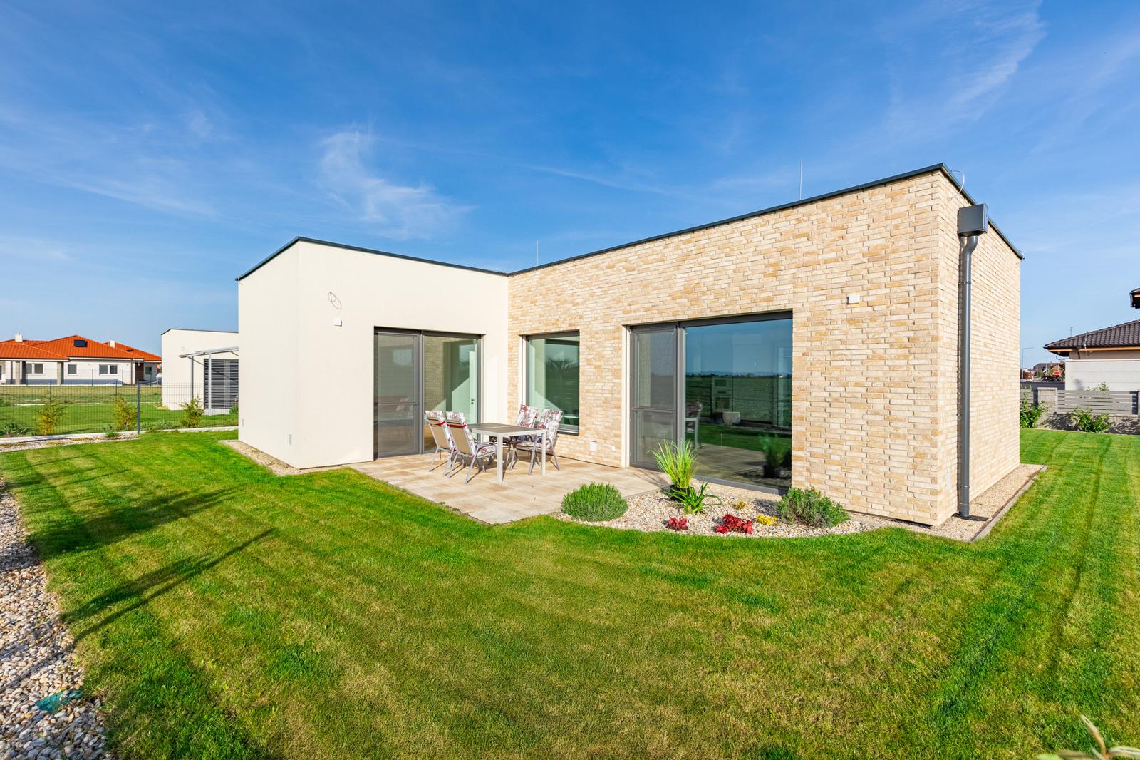Moderný 4i rodinný bungalov na dlhodobý prenájom | Šamorín – fotka 2
