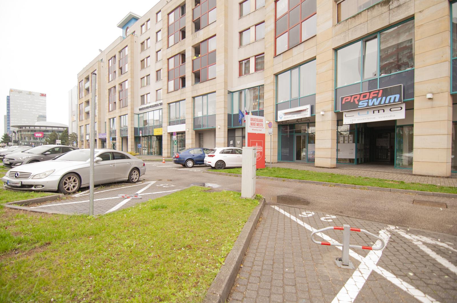 Prenájom obchodný priestor s výkladom 30m2, Vajnorská ul.BA-Nové Mesto