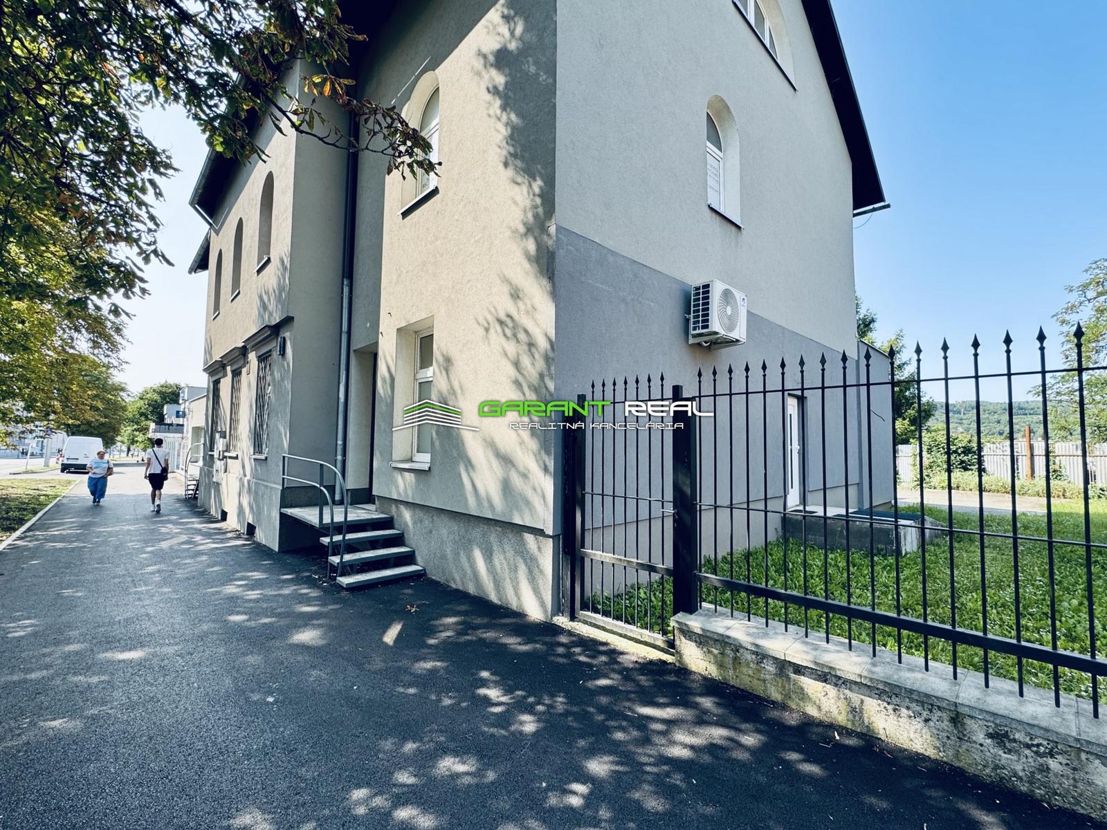 GARANT REAL - prenájom klimatizovaný, zariadený obchodný priestor, resp. priestor na služby, 195 m2, s parkovaním, Prešov, Masarykova ul.