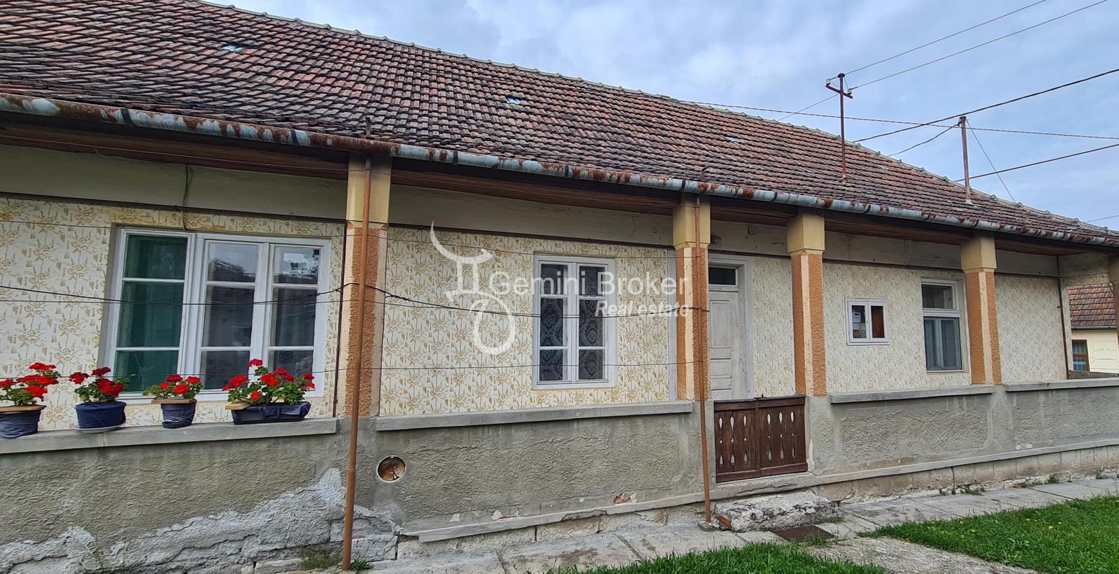Füzérkomlós 2a1/2 izbový vidiecky dom s veľkou záhradou a stodolou