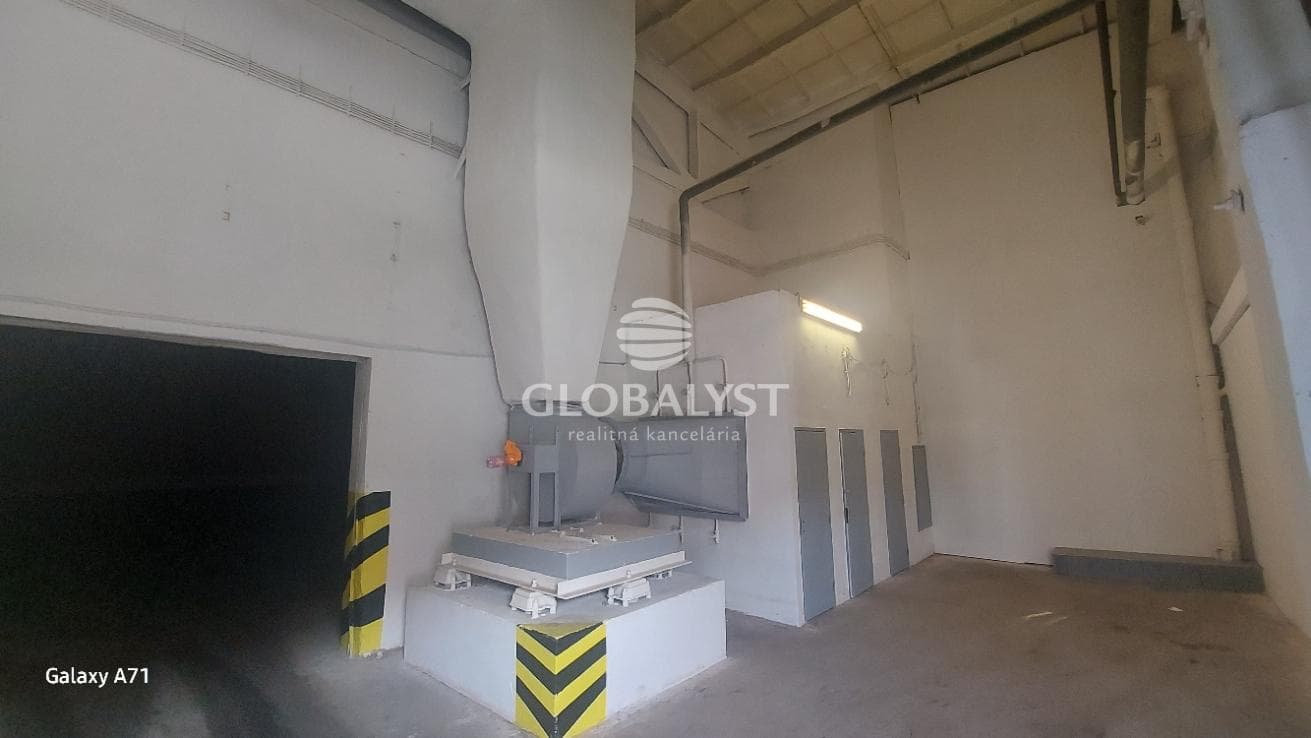 Skladovacie priestory  632 m2 v podnikateľskom areáli – fotka 2