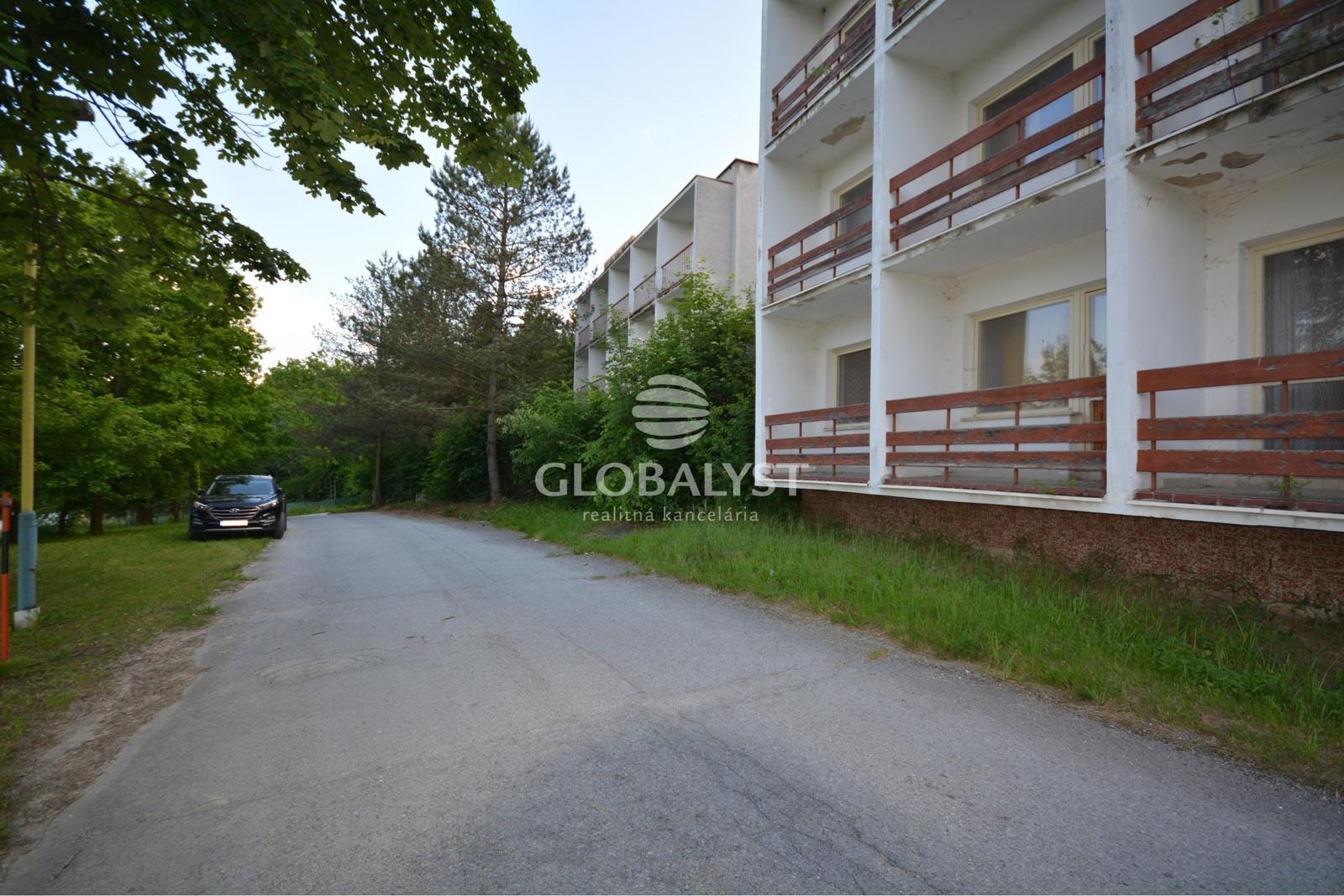 Hotel v krásnom prostredí s veľkým potenciálom, len 2 km od Bardejovských Kúpeľov – fotka 2
