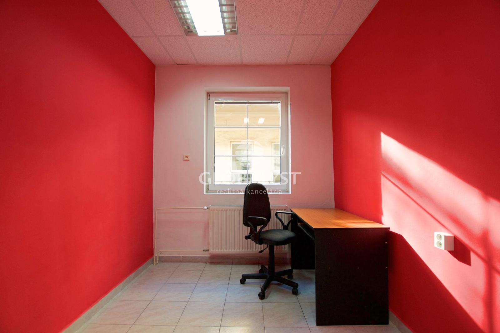 Priestor s umývadlom – 9 m2 – v centre pri Hiltone.