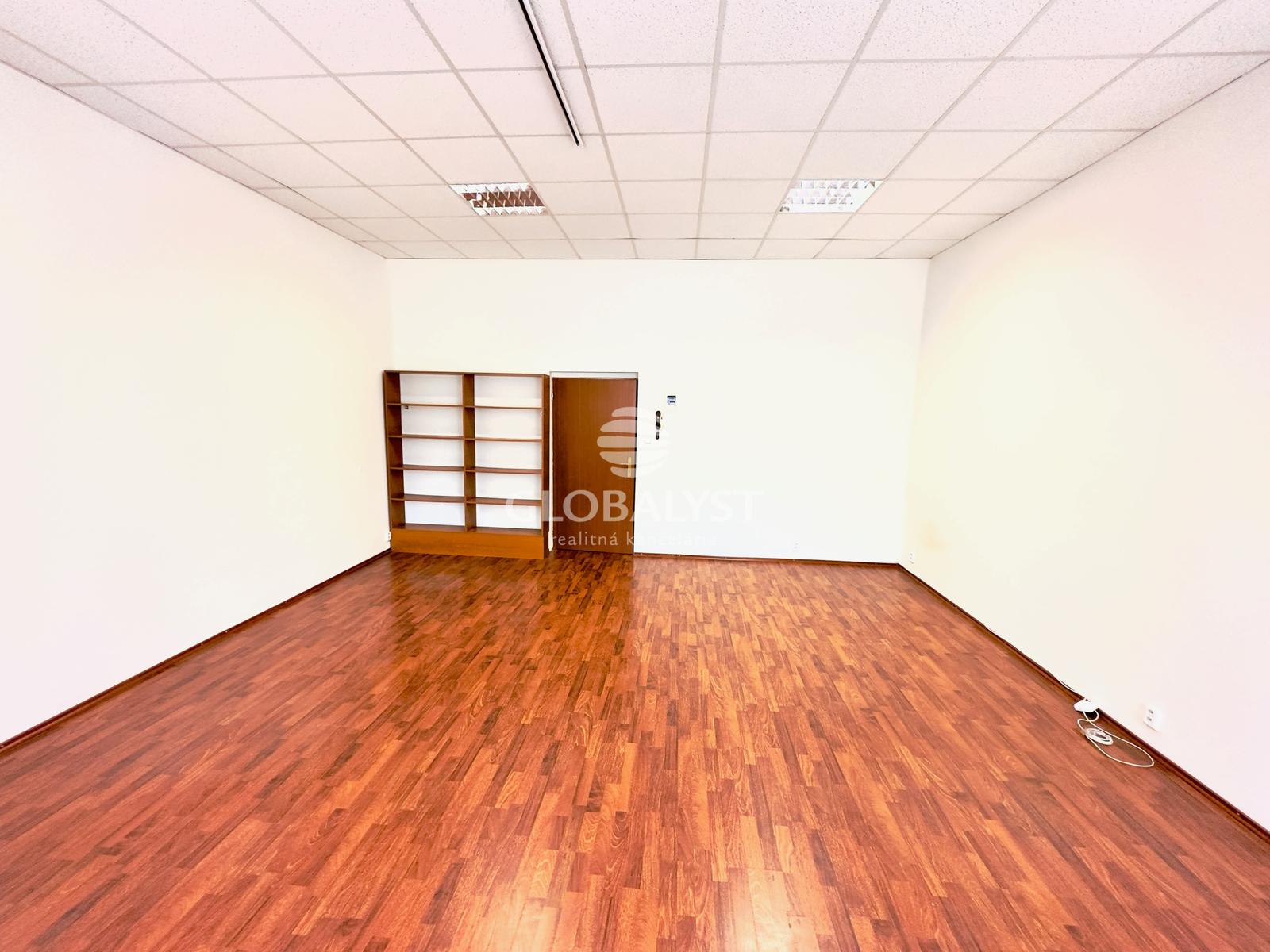 Rekonštruované priestory 41 m2 v centre mesta – fotka 2