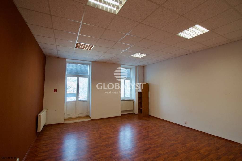 Rekonštruované priestory - 35 m2 - v centre – fotka 2